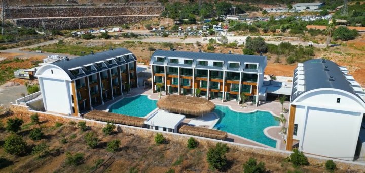 Продається: квартири з 5 і 2 спальнями в Конаклі, Алан'я, біля моря