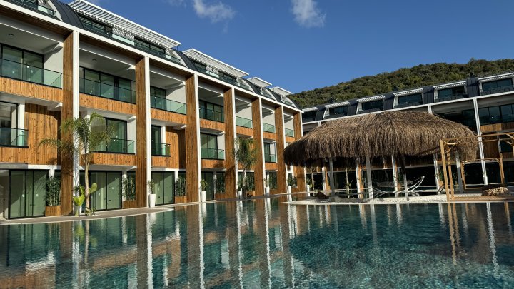 Продається: квартири з 5 і 2 спальнями в Конаклі, Алан'я, біля моря