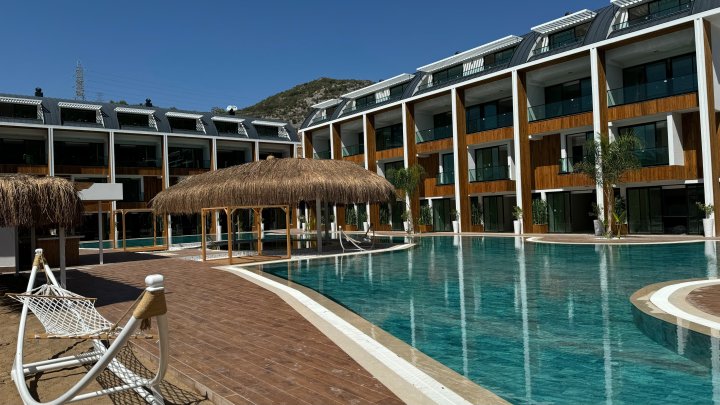 Продається: квартири з 5 і 2 спальнями в Конаклі, Алан'я, біля моря