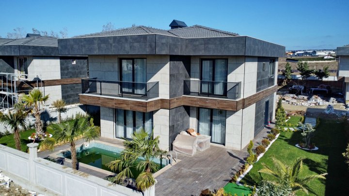 Satılık: İstanbul Silivri'de 5 Yatak Odalı Villa ve İkamet İzni