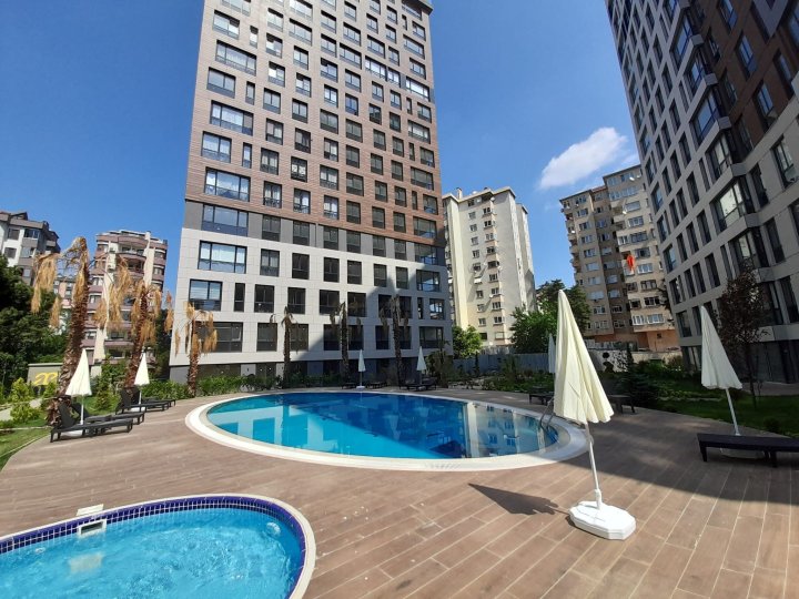 For Sale: 3-6 Bedroom Apartment with Citizenship in Maltepe, Istanbul