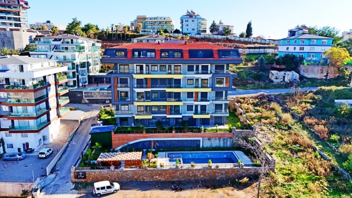 Alanya Kestelde Deniz Kenarına Yakın Havuzlu 1+1 Satılık Daire