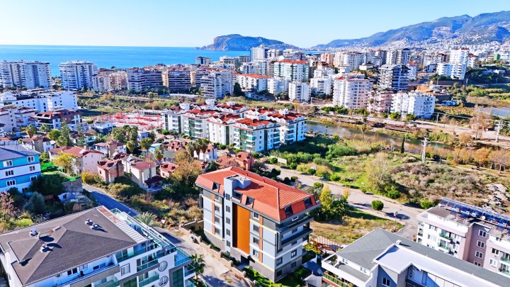 Alanya Kestelde Deniz Kenarına Yakın Havuzlu 1+1 Satılık Daire