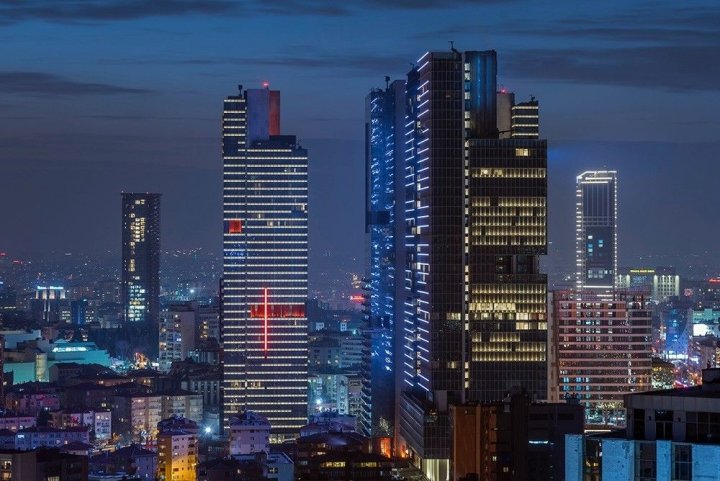 Propriedade Comercial no Centro da Cidade com 1-5 Quartos e Vista Mar à Venda