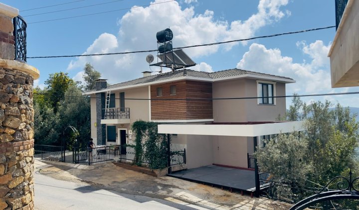 Луксузна кућа са 6 спаваћих соба у урбаном делу Махмутсејдија, Алања