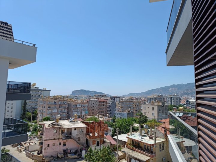 Tosmur, Alanya’da Havuzlu Lüks 1 Yatak Odalı Daire Satışı