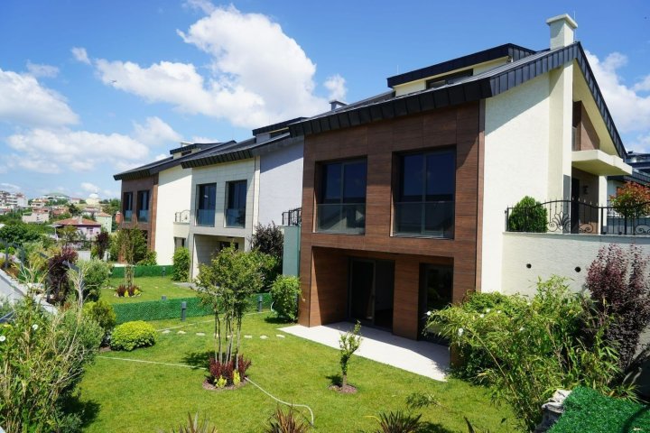 For Sale: Smart Home Villa with Residence Permit in Beylikduzu, 3 Bedrooms