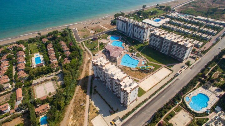 Buy 2 or 3 Bedroom Apartments in Erdemli, Mersin with Pool and Sea View