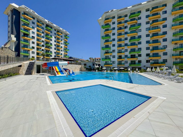 For Sale: Alanya Avsallar Apartment with Pool Near the Beach