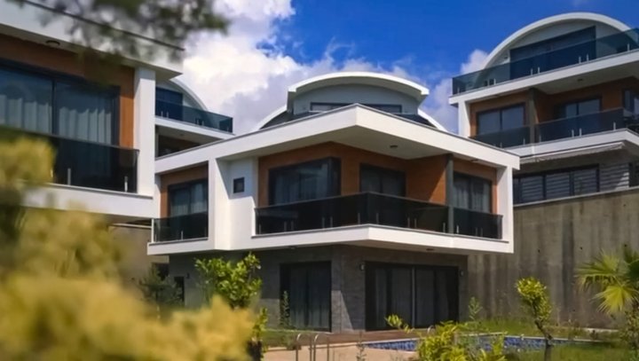 3-Bedroom Villa with Private Pool for Sale Near the Beach in Alanya Kargicak