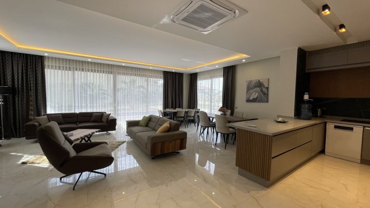 3-Bedroom Villa with Private Pool for Sale Near the Beach in Alanya Kargicak