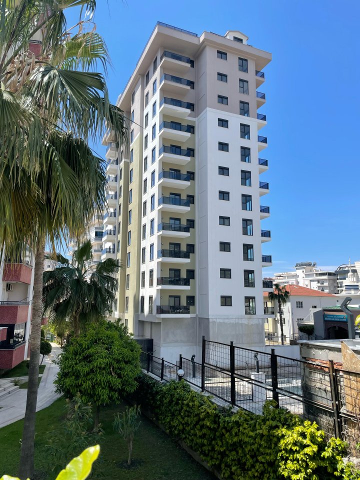 Mahmutlar, Alanya'da 1+1,2+1 ve 4+1 Havuzlu Satılık Daireler