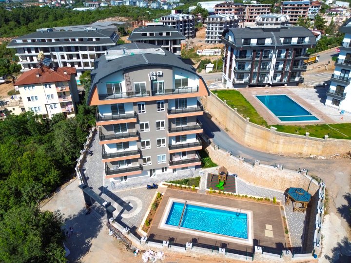 Invest in Alanya Oba Apartments: Pool, 1.5 km to City Center